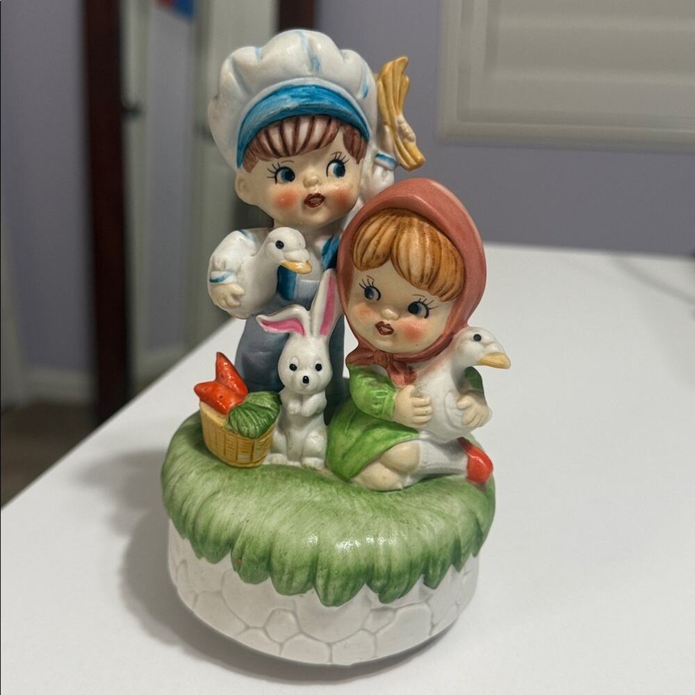 Vintage Maruho Ceramic Musical Box/Children and Animals from 1970 Made in Japan